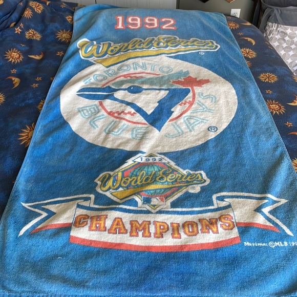 Blue Jays World Series towel - Picture 4 of 6